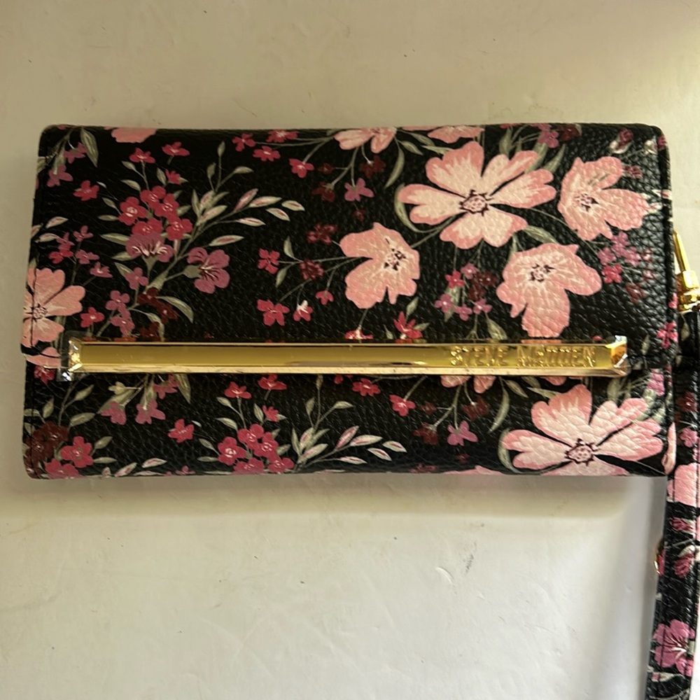 Steve Madden Wristlet